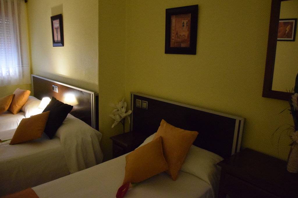 Hotel Complutense 19