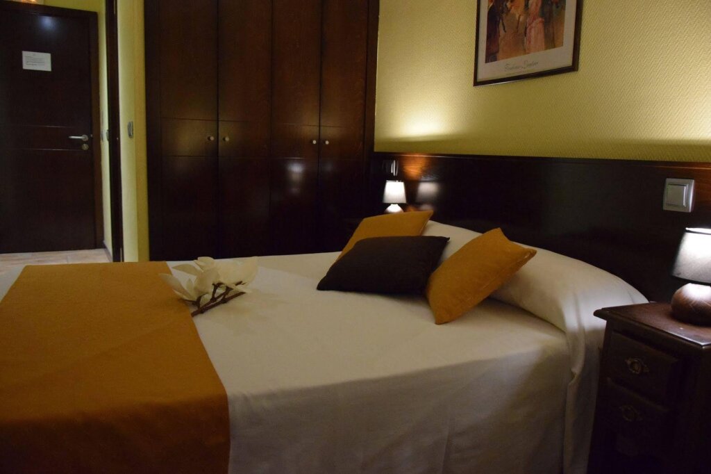 Hotel Complutense 4