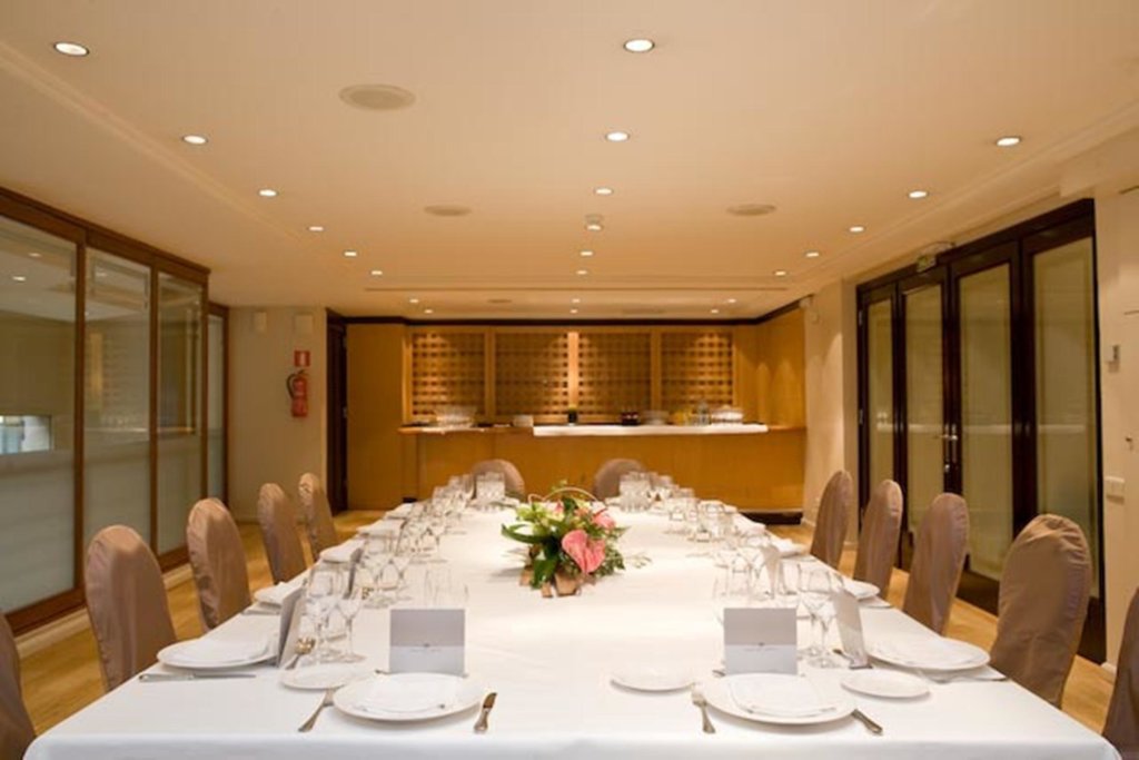 Gallery Hotel 18