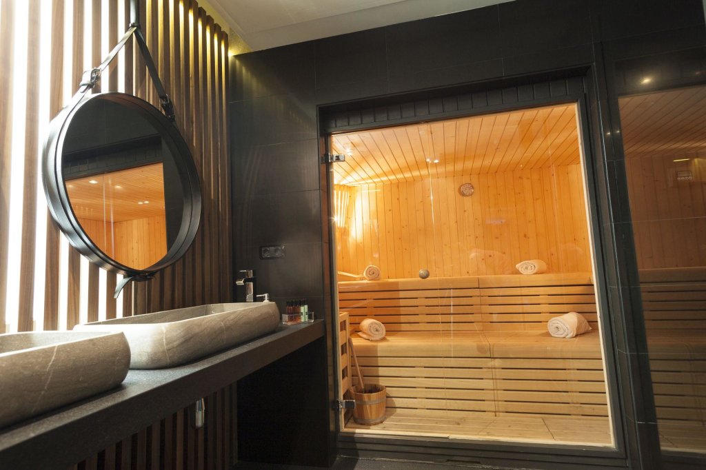 Gallery Hotel 2