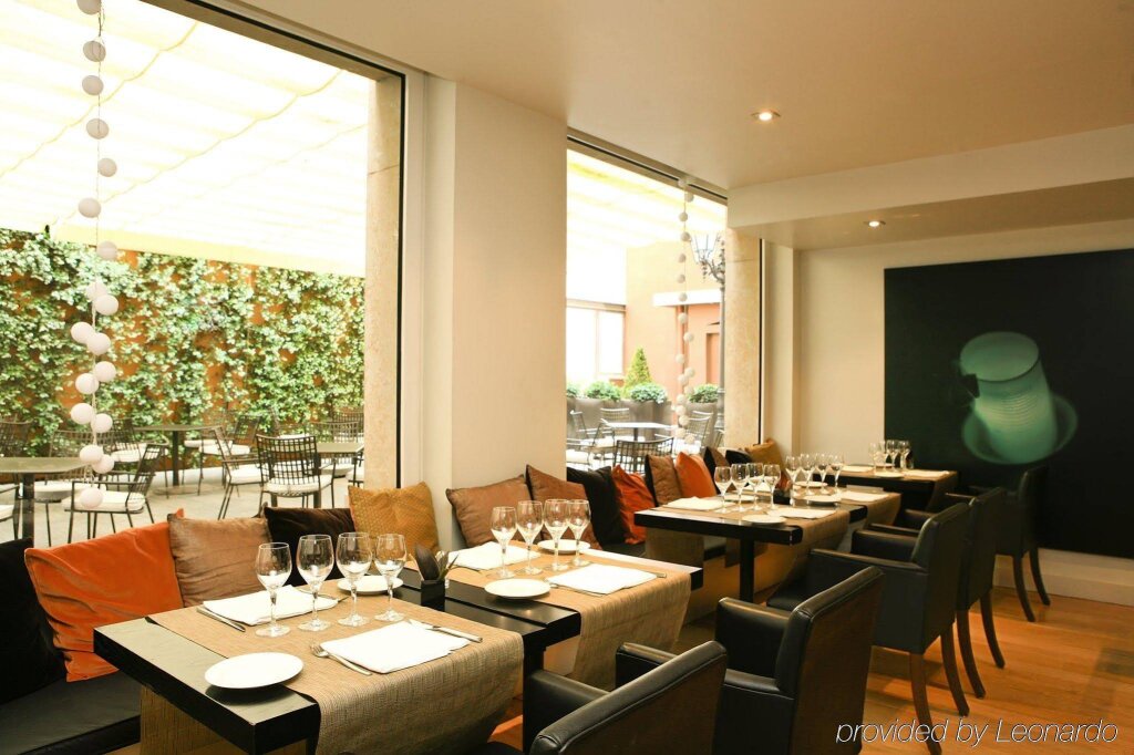 Gallery Hotel 24