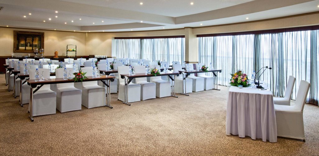 Majestic City Retreat Hotel 20