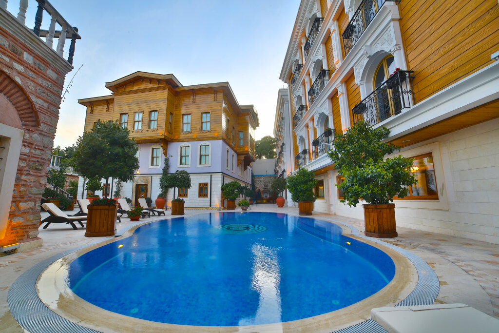 Seven Hills Palace & Spa 2