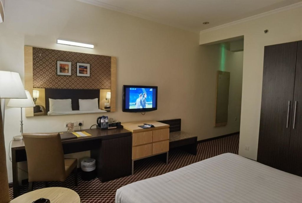 Fortune Karama Hotel 12