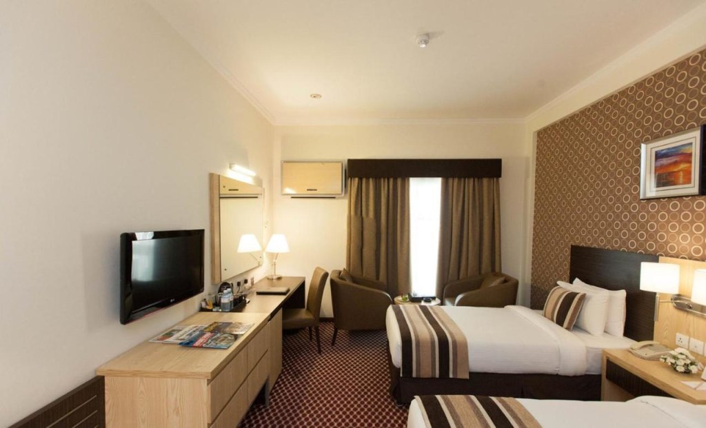Fortune Karama Hotel 8
