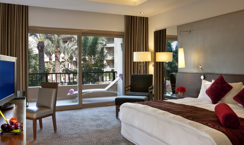 Dusit Thani LakeView Cairo 2