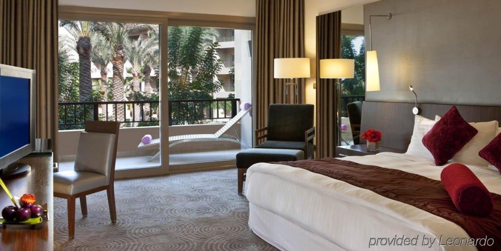 Dusit Thani LakeView Cairo 4
