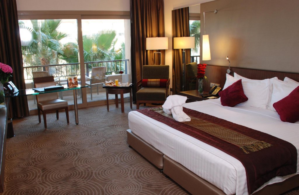 Dusit Thani LakeView Cairo 7