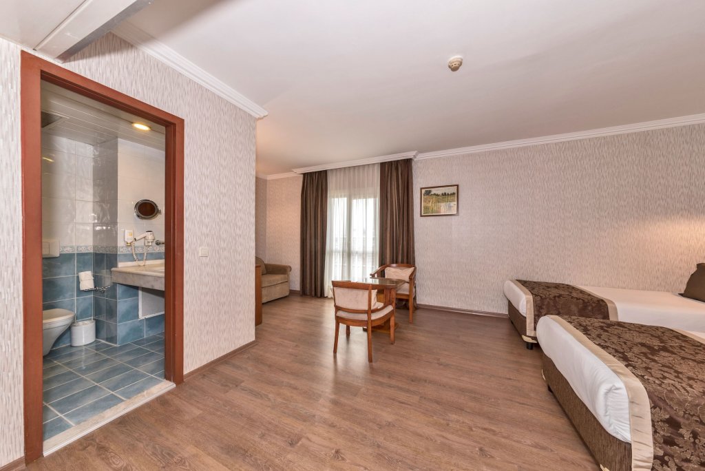 Lion Hotel 21