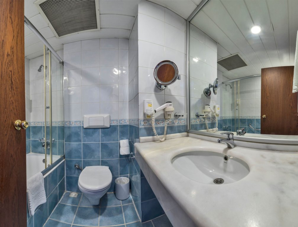 Lion Hotel 23
