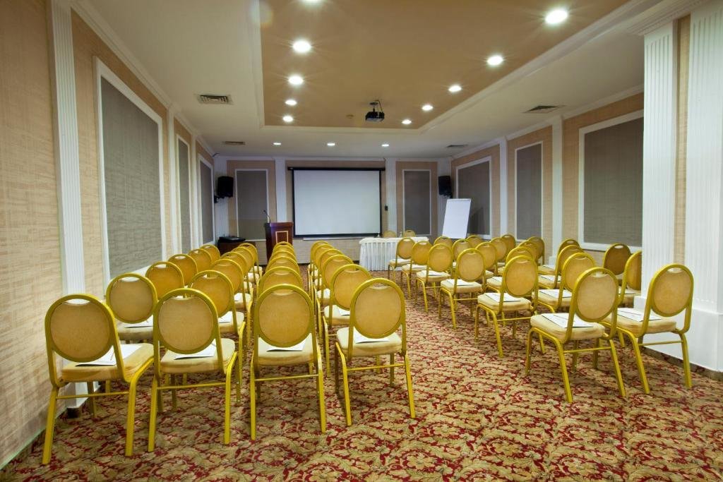 Lion Hotel 4