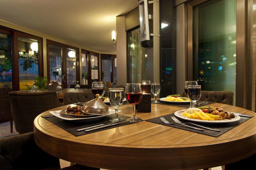Riva Hotel 24