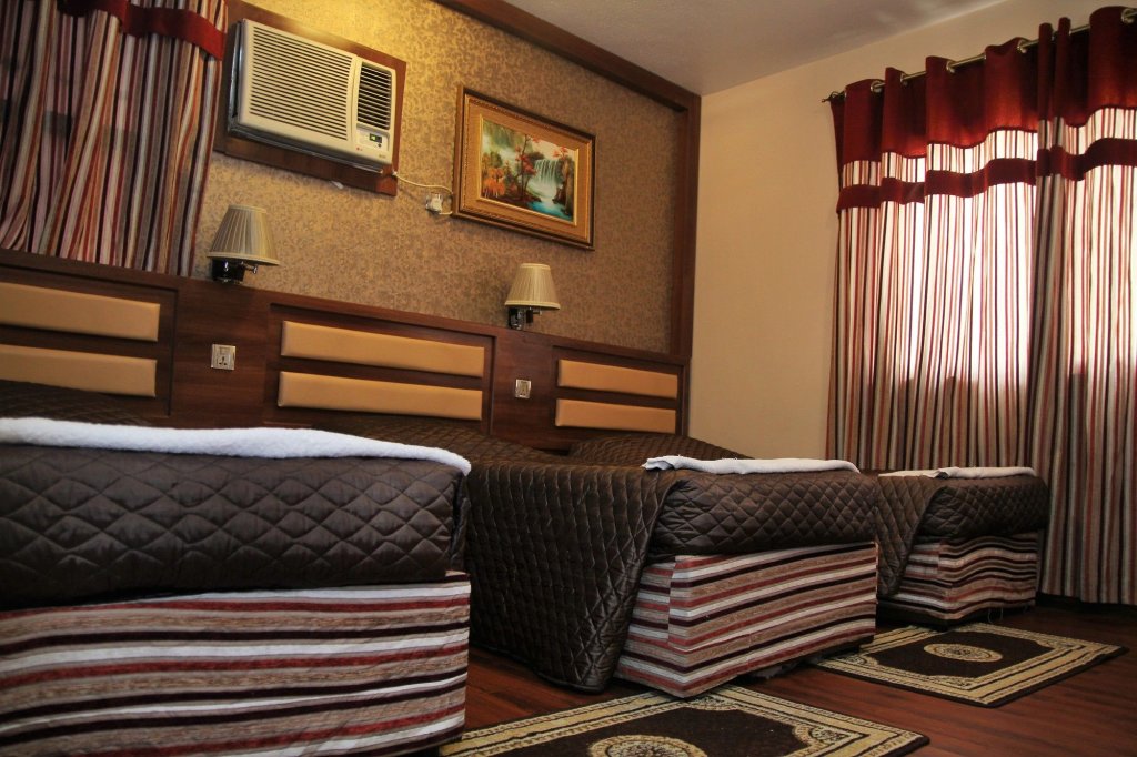 Downtown Hotel 13