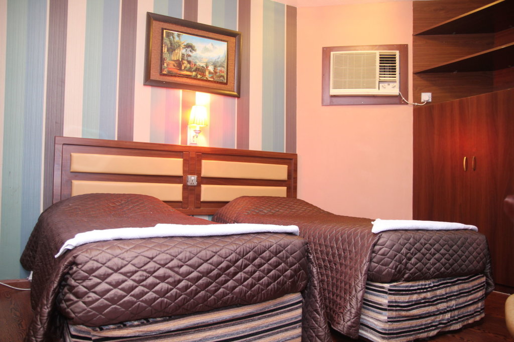 Downtown Hotel 18