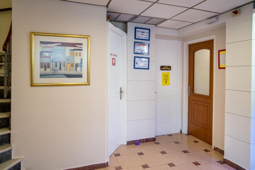 Anita Hotel 6