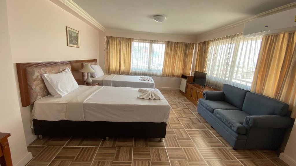 Jumbotel Hotel 18