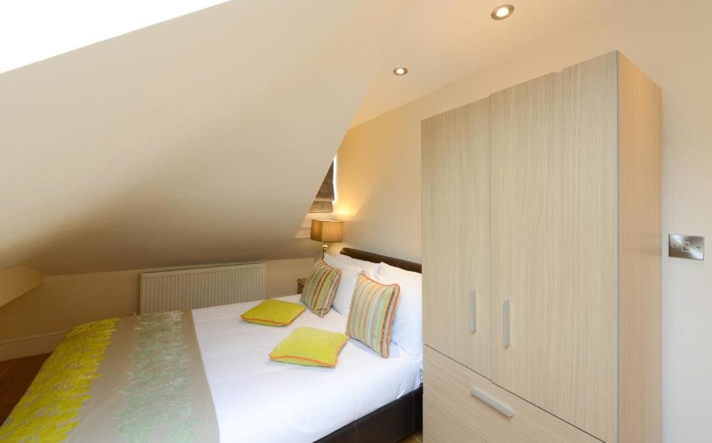 Mayflower Hotel and Apartments 11