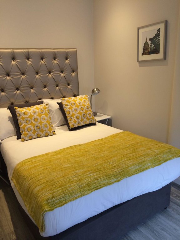 Mayflower Hotel and Apartments 23