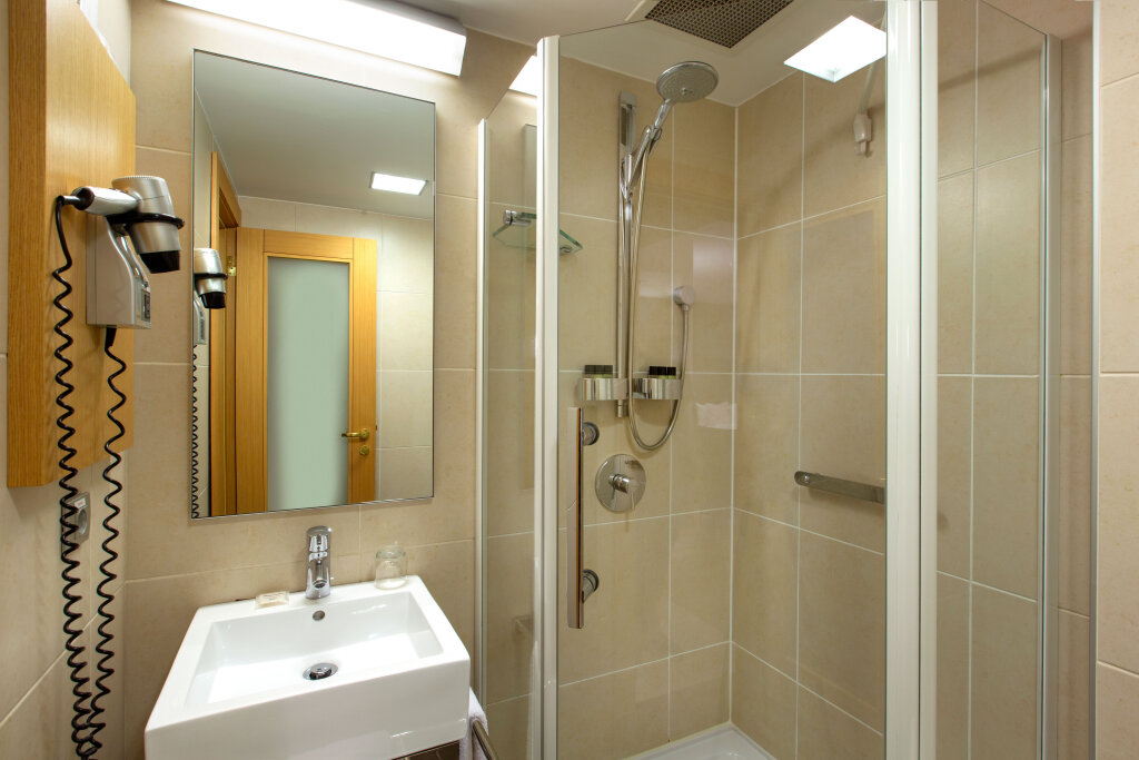 Nippon Hotel 24