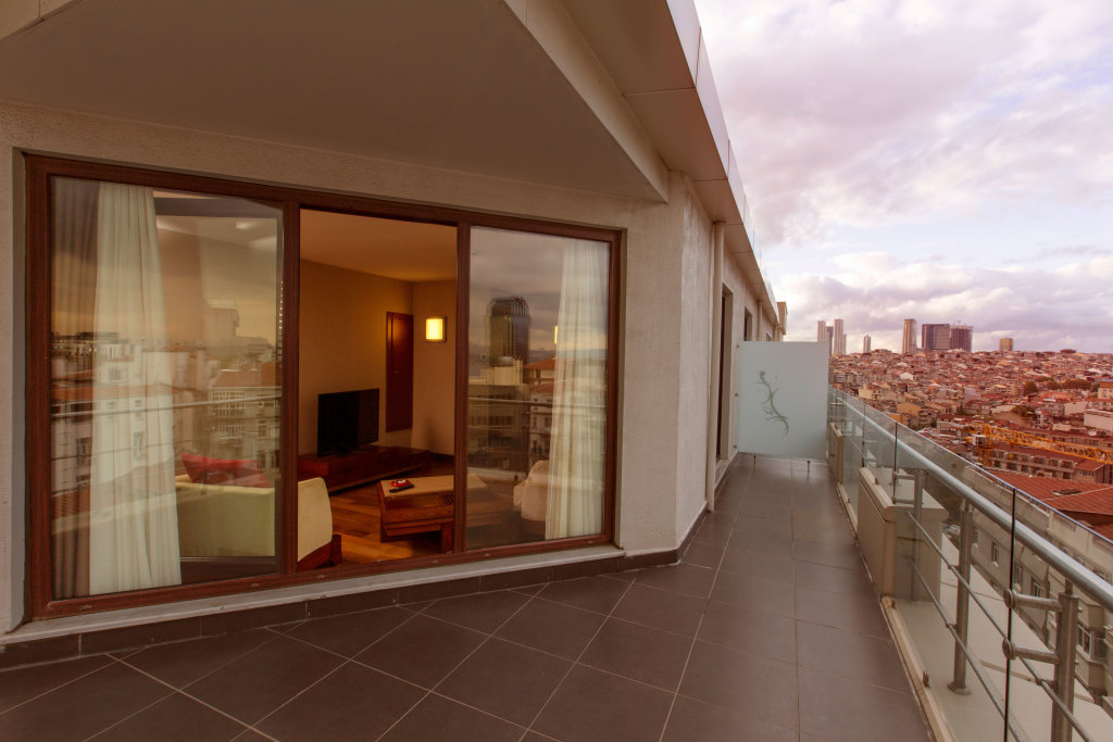 Nippon Hotel 9