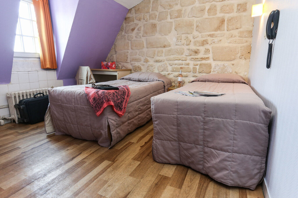 Le Montclair Montmartre by River 20