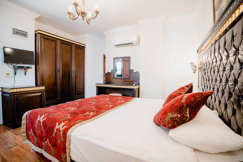 Mediterra Art Hotel 7