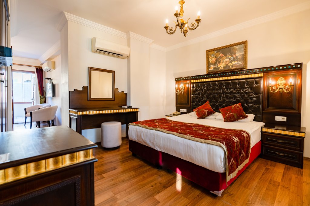 Mediterra Art Hotel 8