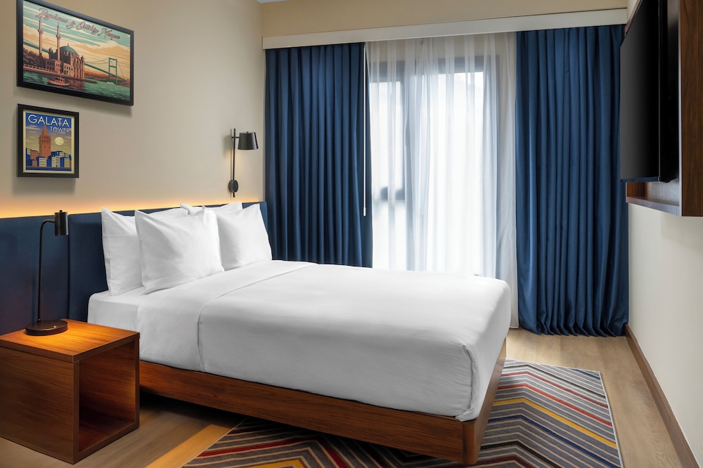 Hampton By Hilton Istanbul Sisli 11