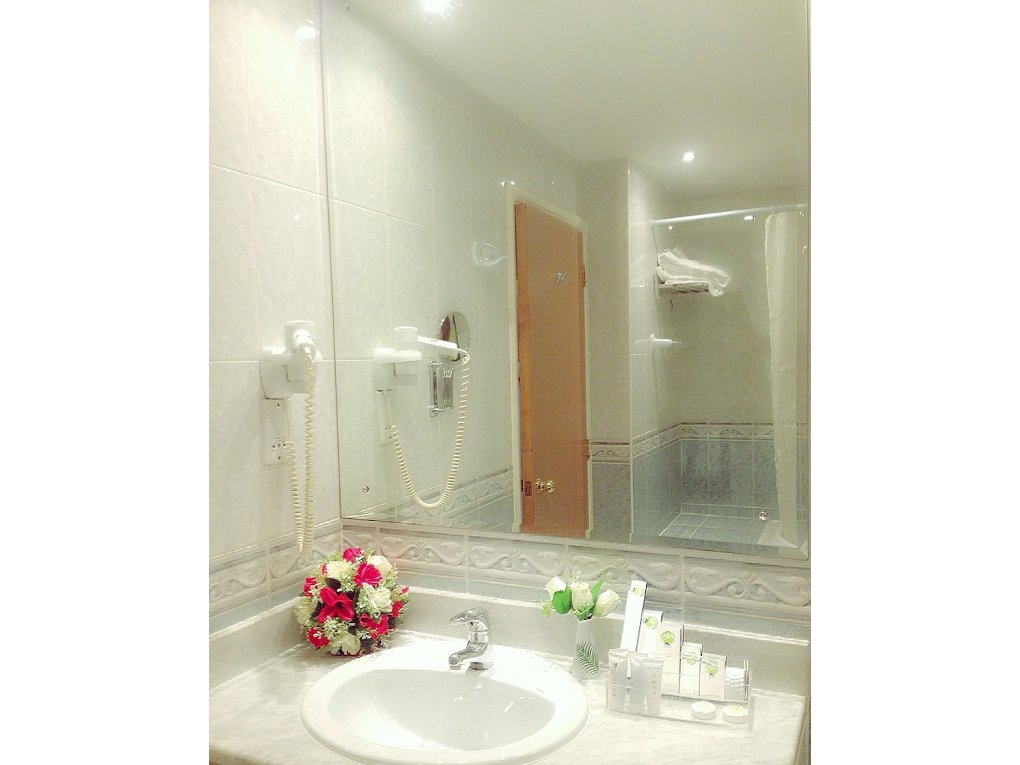 Luxe Grand Hotel 11