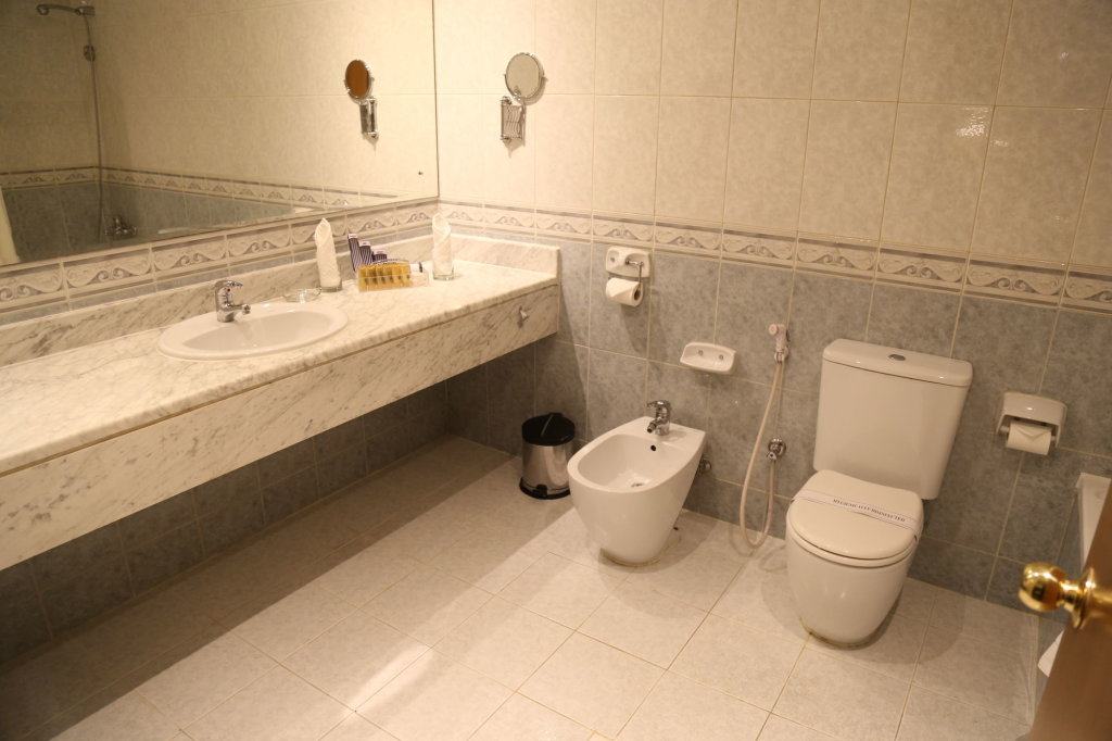 Luxe Grand Hotel 12