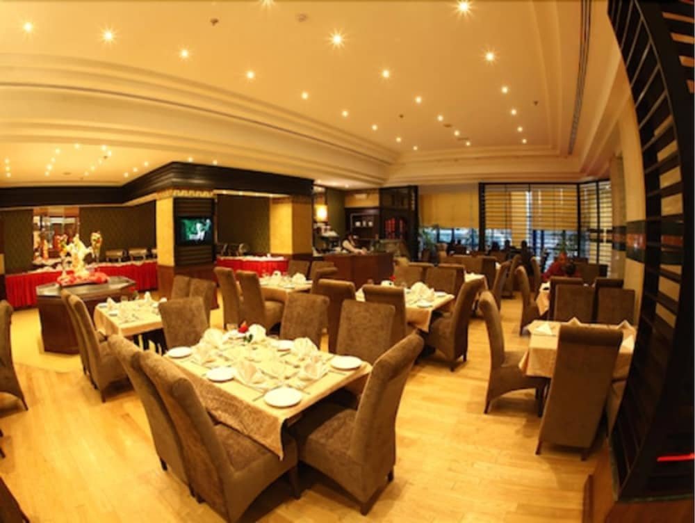 Luxe Grand Hotel 16