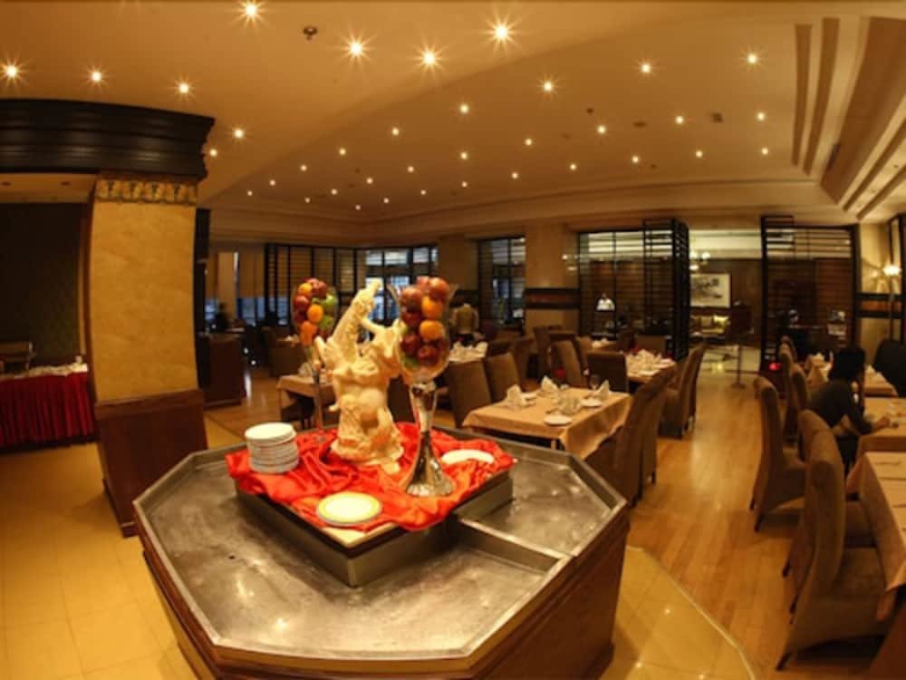 Luxe Grand Hotel 17