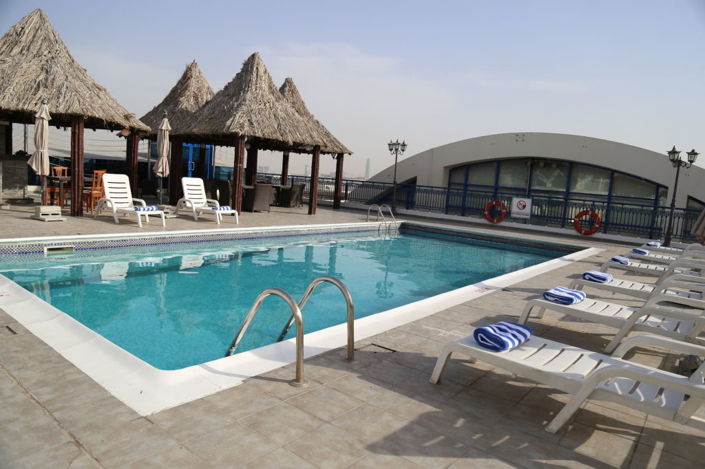 Luxe Grand Hotel 23