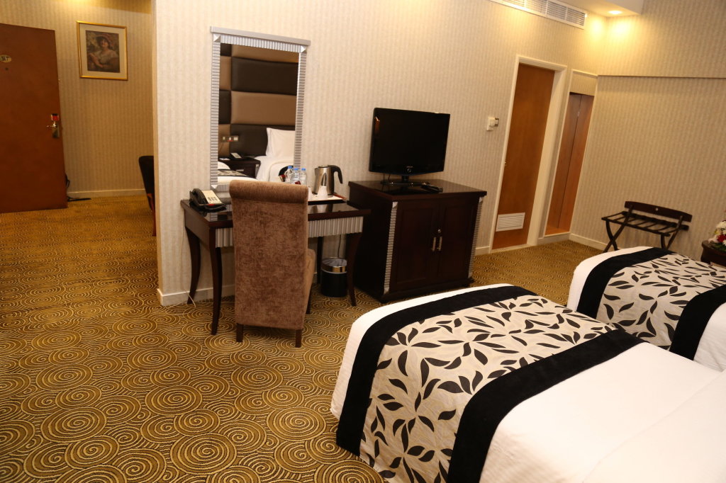 Luxe Grand Hotel 4
