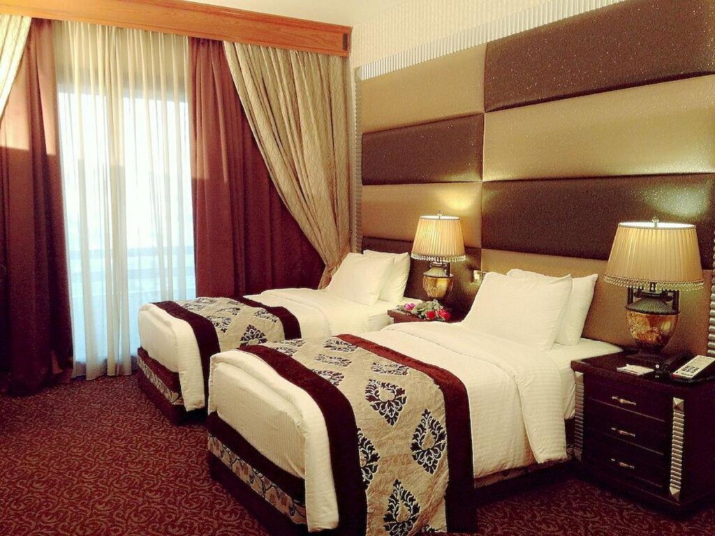 Luxe Grand Hotel 6