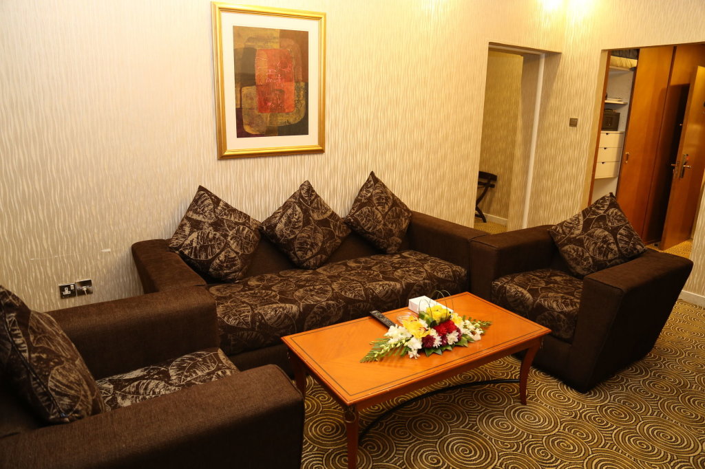 Luxe Grand Hotel 7