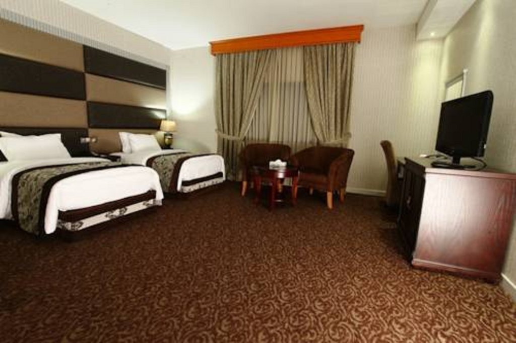 Luxe Grand Hotel 9