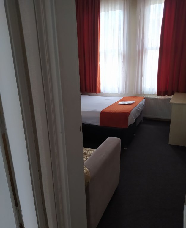 Le Safran Suite 10