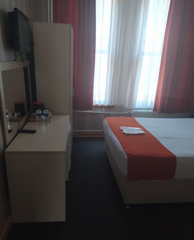 Le Safran Suite 15