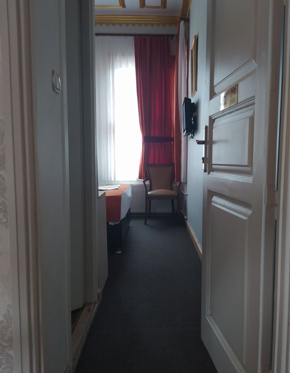 Le Safran Suite 17