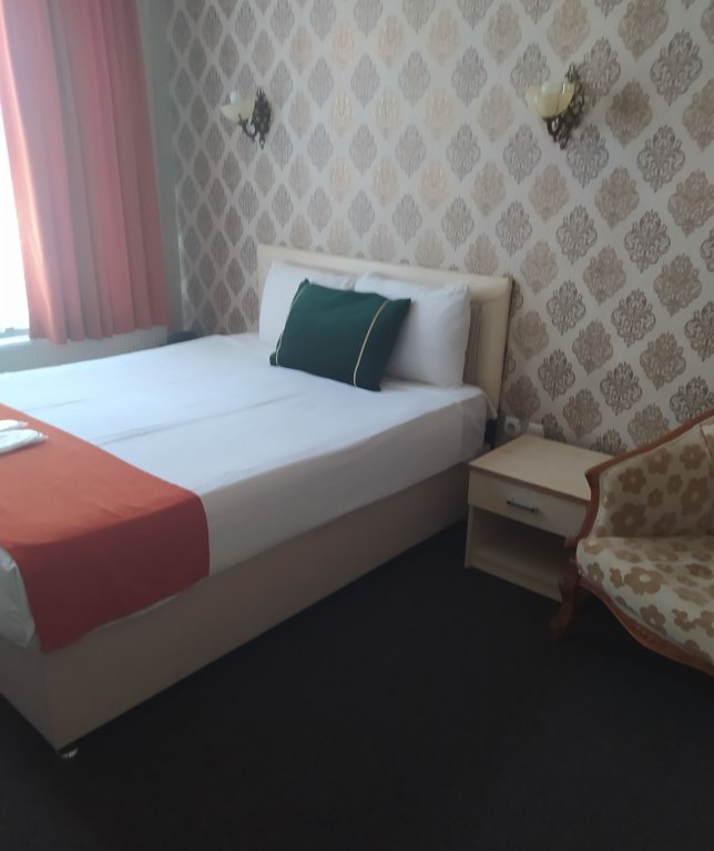 Le Safran Suite 18