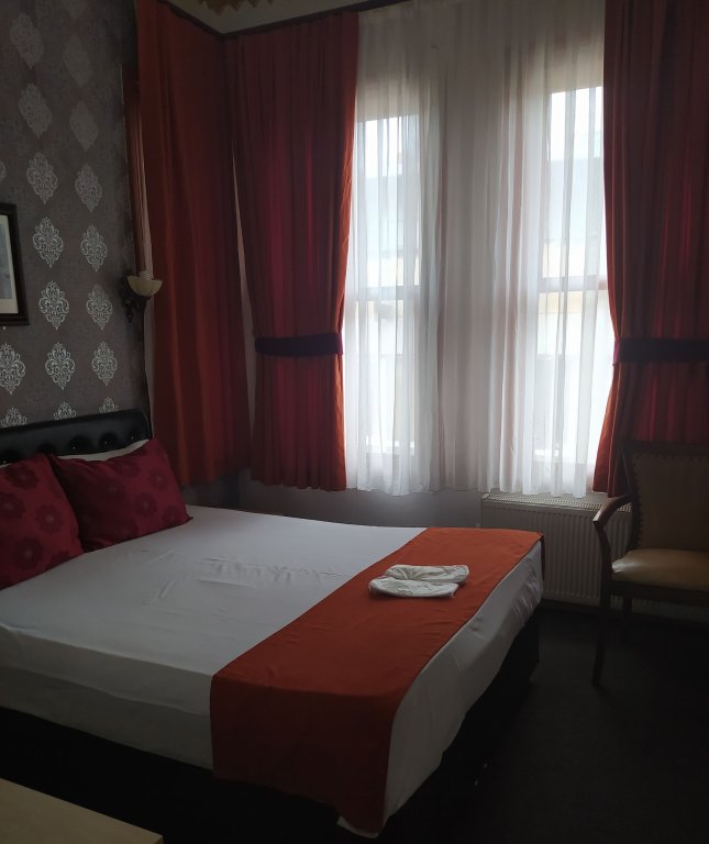 Le Safran Suite 19