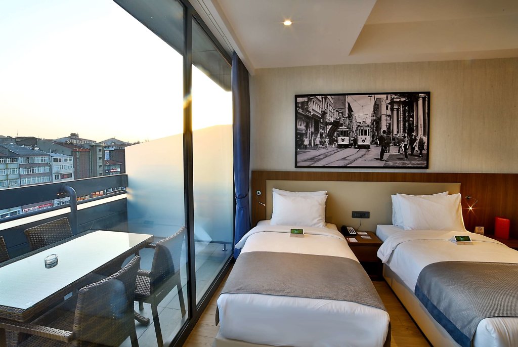 Ramada by Wyndham Istanbul Old City 10