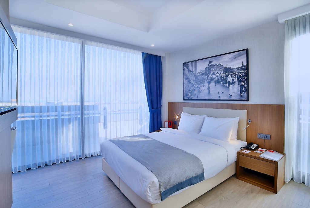 Ramada by Wyndham Istanbul Old City 11