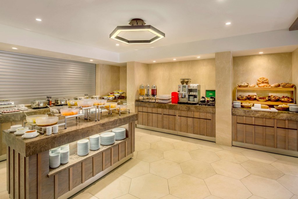 Ramada by Wyndham Istanbul Old City 16