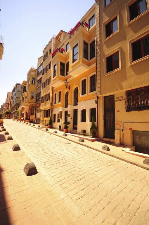 Ottopera Hotel 8