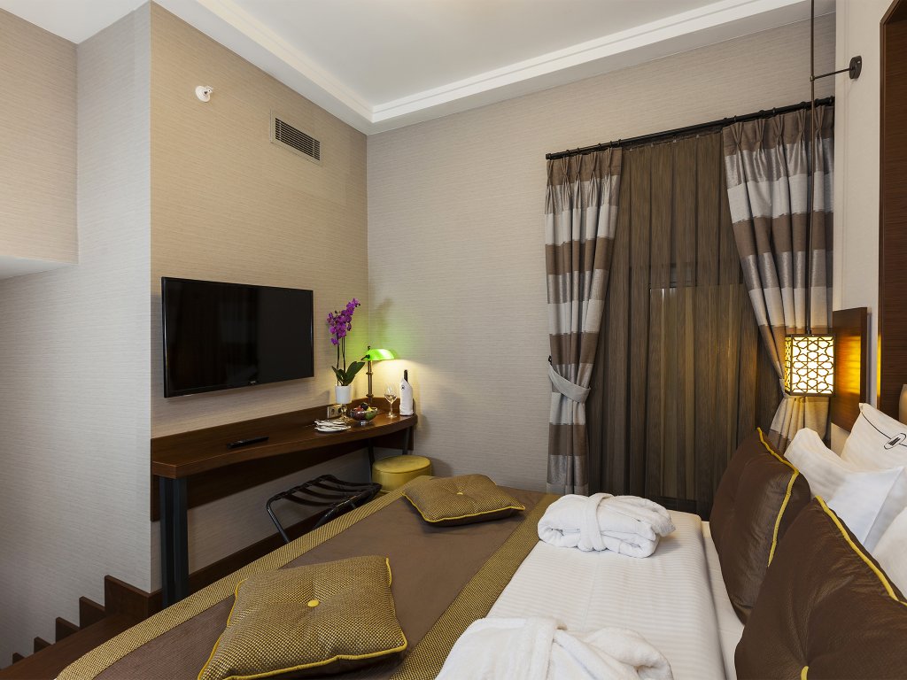 Manesol Boutique Galata 5