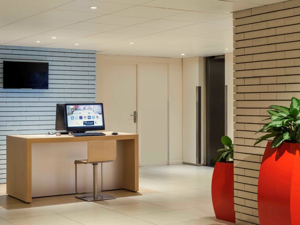 ibis Paris La Défense Esplanade 1