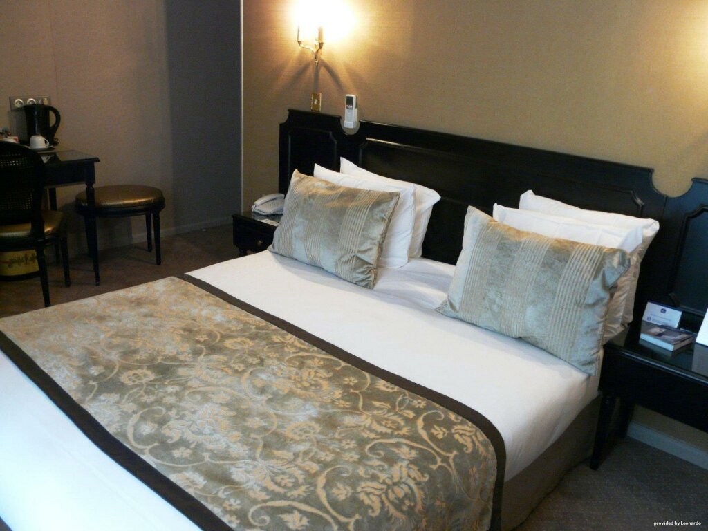 Hotel Victor Hugo Paris Kléber 4