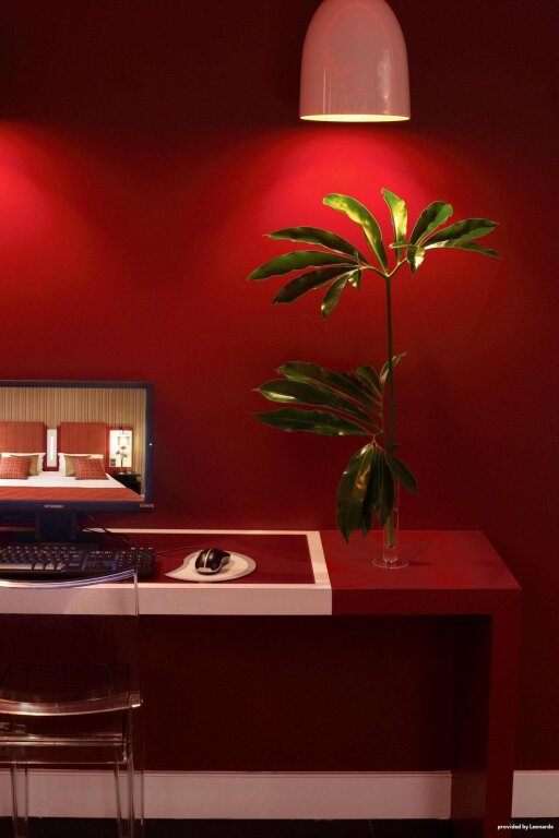 Hotel Victor Hugo Paris Kléber 8